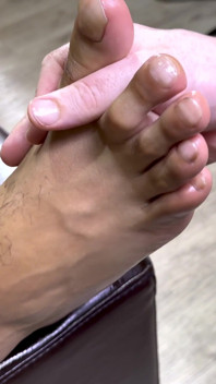 Hetero dom Karim komt klaar terwijl ze een voetmassage krijgt