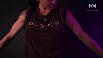 Angelmuscles: Point de vue : Elle s’est abandonnée à mes bras veineux