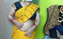 Manjushukla: Indian Beautiful Bhabhi w żółtym kolorze Sari.