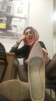 Lady Angela, viejos tacones malolidores, suelas de nylon pies de nylon