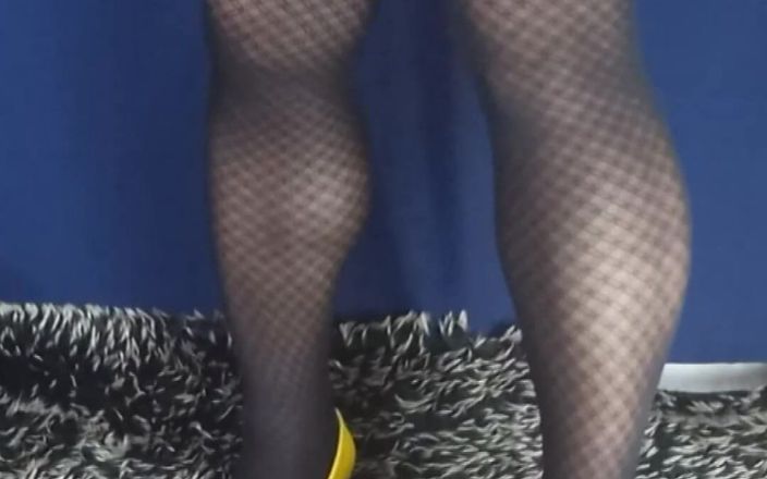 AdultGameplays: Calças quadriculadas, salto alto e mini vestido