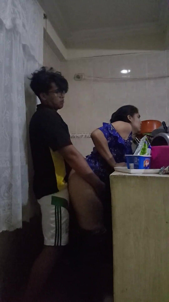 E-Alfa: Çalışanım mutfakta sikiliyor