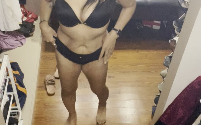 asiangoddess: Cette robe verte devant la caméra du vestiaire