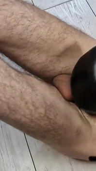 Colpire le palle dalla padrona rola per schiavo