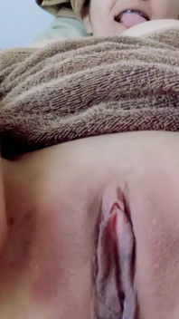 Ceci's tits after bathing for her followers