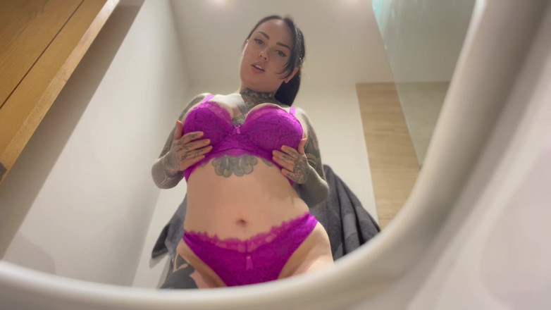 Miss Valentina: Toilet Bitch