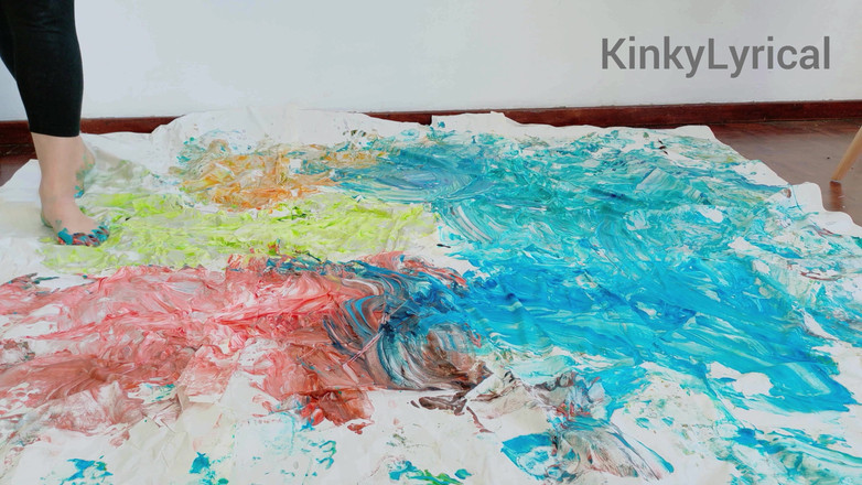 Kinky Lyrical: Fußkunst - Malen mit Füßen