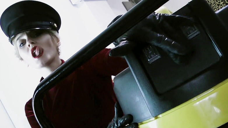 Goddess Celine: Prima sperma e poi fluido vitale