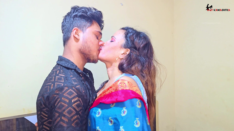 HOTKAMASUTRA: Sborra nella figa di Desi Bhabhi