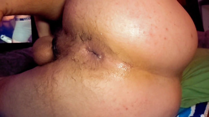 Pinkman: 特写我松弛的洞的自我拳交，并用精液让我的玫瑰花蕾射出来