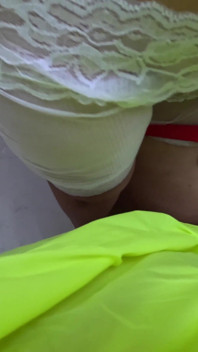 La o petrecere Rave în afara toaletelor mi-am prins soția dansând frecându-și fundul mare cu un necunoscut Raver Man