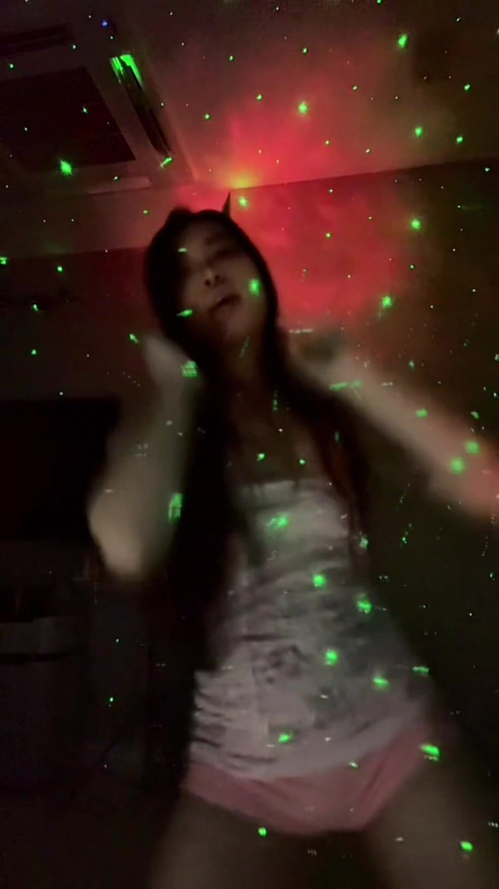 Qi Queen: Cose Attraenti Nascoste Dietro Video Di Ballo Sexy