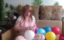 Goddess Misha Goldy: ¡Estoy soplando 10 globos de color diferentes!