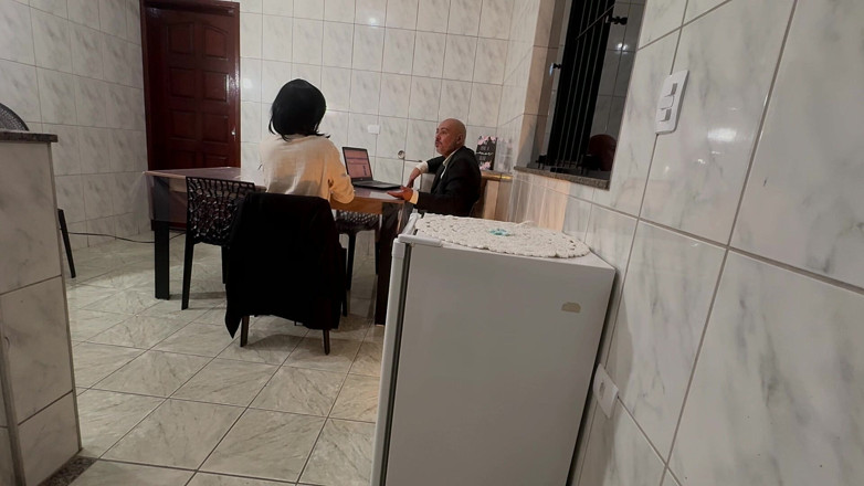 Gabi SweetCouplesStories: Sekretářka je překvapena fackami na zadek a anální penetrací s...