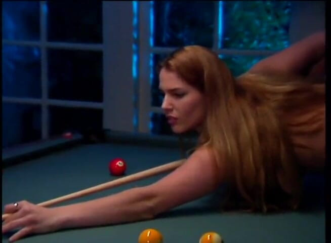 Xtime Network: Brunette tiener krijgt lul op de biljarttafel