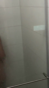 Latina mit einem riesigen arsch wird im badezimmer beim baden ausspioniert - Porno auf spanisch