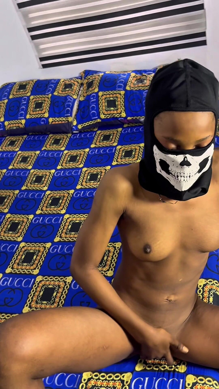 Flirt Alex 2025: Sexo romántico caliente con mi compañero de cuarto en zapatillas