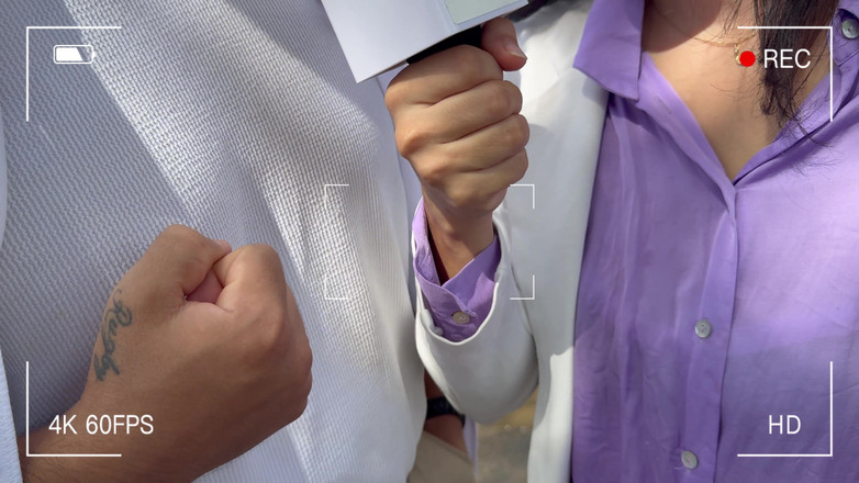 NamiQseiiin: Seorang wartawan seksi mendapat fucked keras untuk scoop berita!