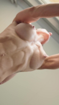 Szczęśliwy klient zostaje zerżnięta przez instruktora fitness