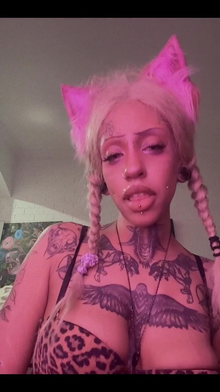 Laikalewduwu: Who Wants More Kitty Girl?