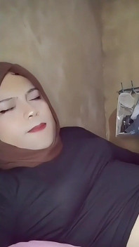 Ivvy Is Very Horny in Her Bedroom