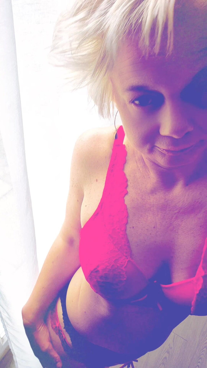 Sofy13: Sexy v červené a černé