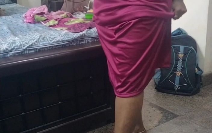 Tamil lesbian: Příležitostný tanec s tamilskými písněmi