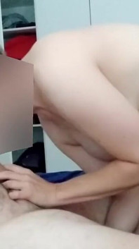 Sledujte, jak Eve rimjobs Adams ass opravdu dobré se svým jazykem opravdu jde hluboko do jeho zadku svým jazykem, šukání Jeho svítící