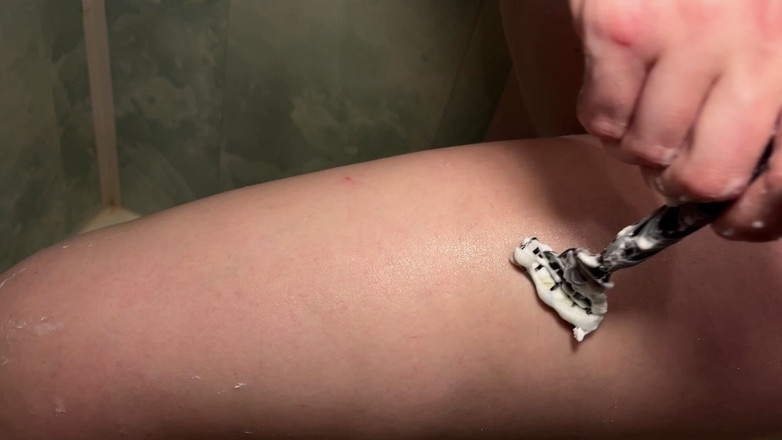 Lovelly_molly: Ich rasiere meinen Hintern, meine Beine und Achseln