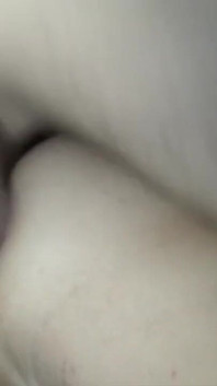 年轻的金发女孩被她的朋友操