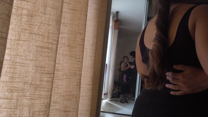 Moo DBOXXX: मैं अकेली सौतेली मम्मी के साथ जोश से चुंबन करता हूं जो वास्तव में पागल चीजें करना चाहती है