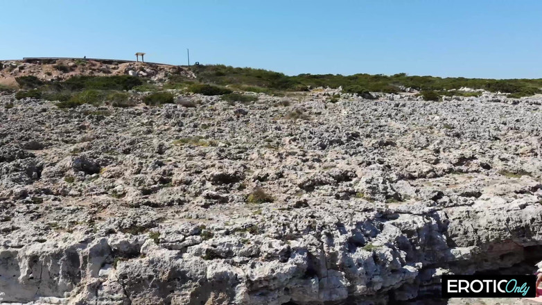 MILFFreaksX: Spontanément baise, MILF affamée au bord de la route donne...