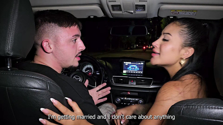 Yeri Blue: Marina Martix face sex cu cea mai bună prietenă a...