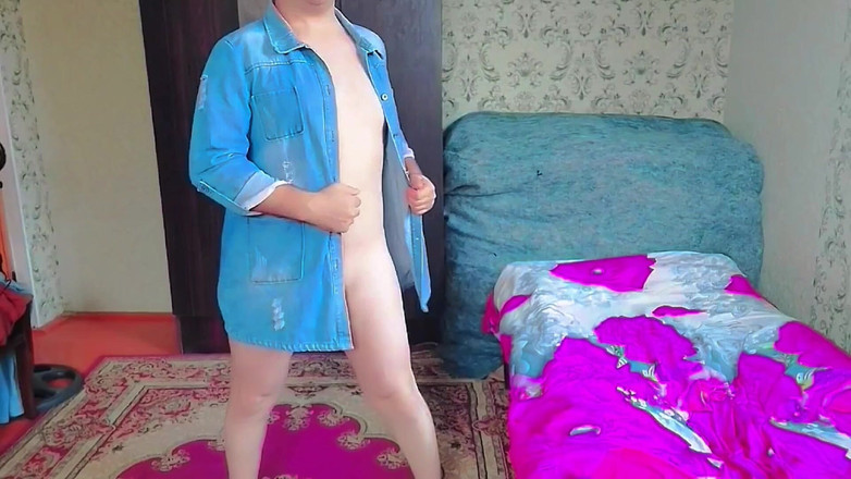 Kitty_Cross: 그녀의 부드러운 손에서 반짝이는 음란한 Sissy