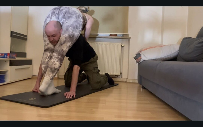Lizzy Crush: Headscissors Domination - Trapped Between My Thighs