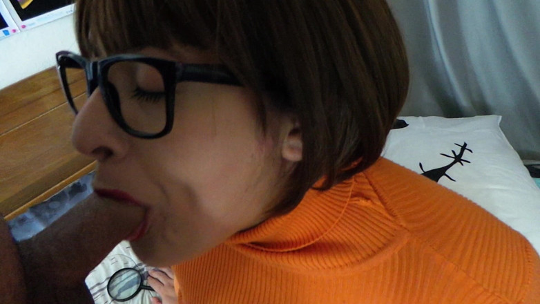 VickyVixen: Косплей Velma делает минет