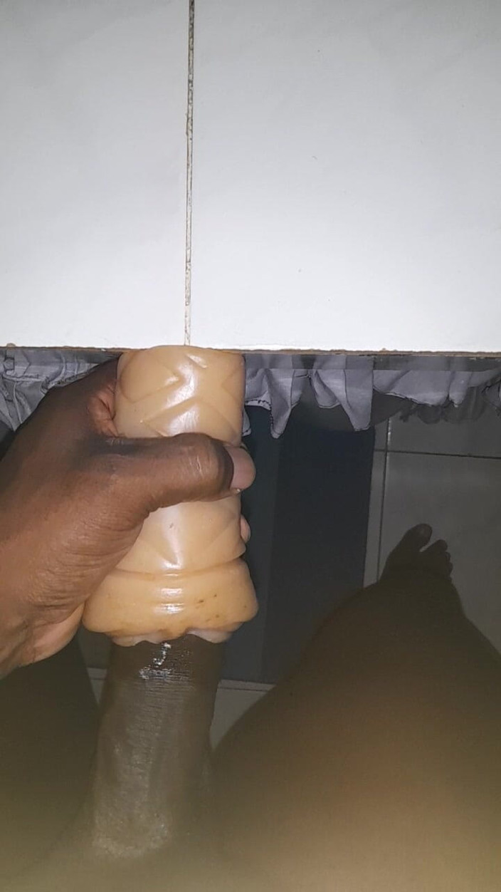 Black guy: Masturbare S8 E8