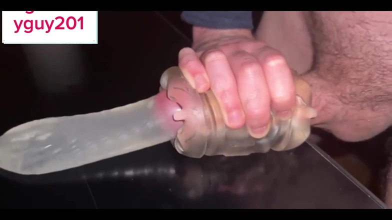 Bigbadfriendlyguy: Adam fleshlight'ı sikerken inliyor ve edepsizce konuşuyor