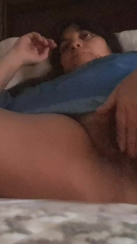 Madrastra ver tv desnuda