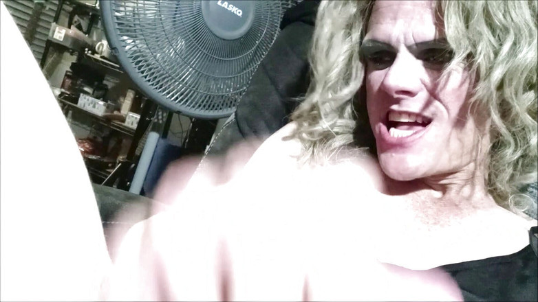 Gia Calzone: Kwiq sục cu