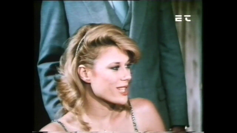 Vintage Usa: Vintage trio van twee biseksuele milfs geneukt en ondergespoten in...