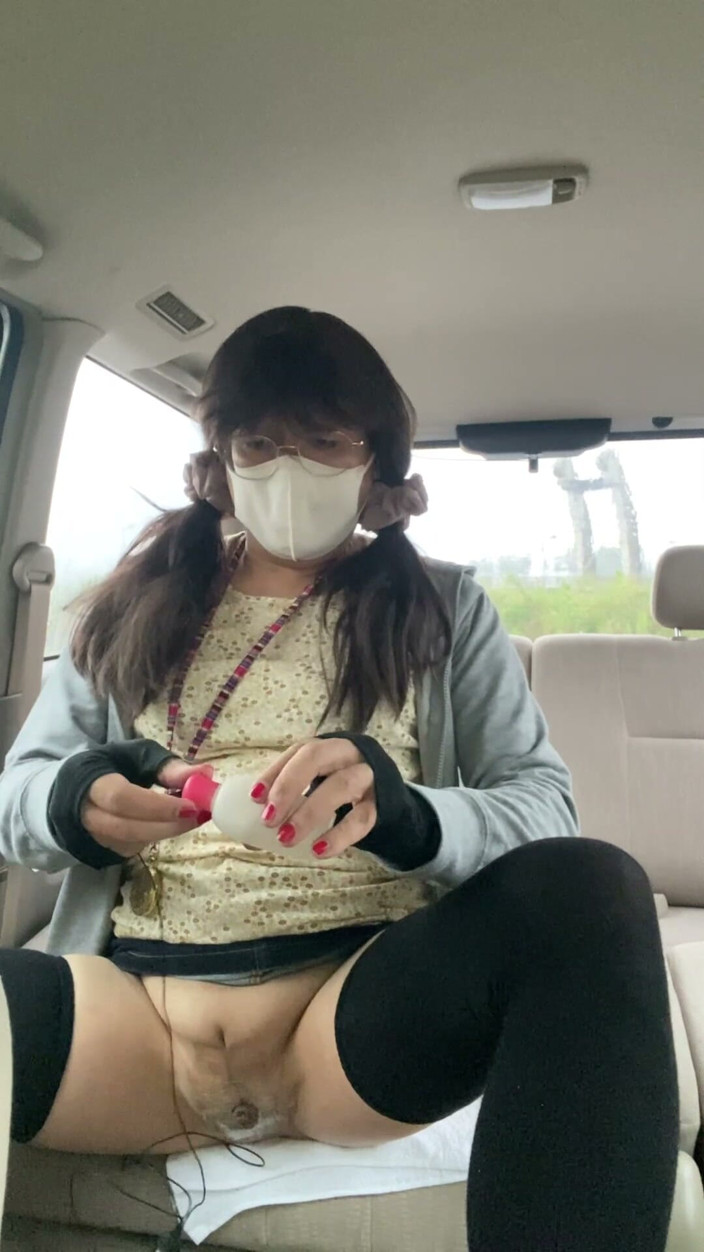 megu2002: No. 317 Exhibitionism in the Car