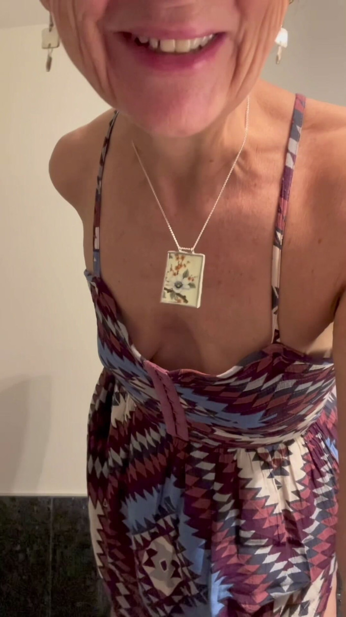 RoxyRidesAgain: सेक्सी परिपक्व milf(चोदने लायक मम्मी) roxyridesaagin आपको अपनी रसदार गांड के चारों ओर भ्रमण करती है क्योंकि वह आपको शहर की फील्ड यात्रा पर ले जाती है