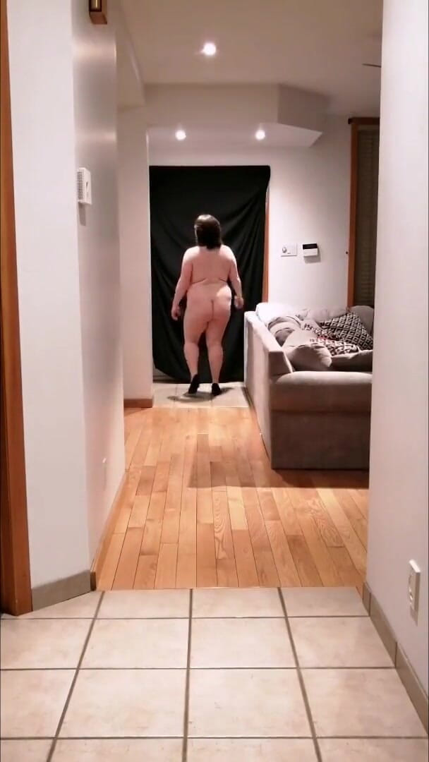 Melonie Kares: Alegre nude jiggle bbw exercício