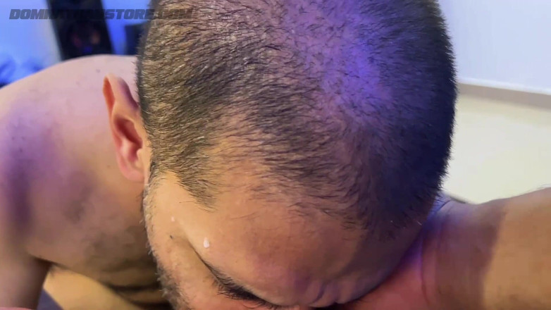 Smoker Master: Penyembahan kaki menyembah hamba yang submisif menelan cecair