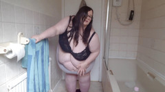 SSBBWLadyBrads: Ssbbw sprcha stripase nechá se svléknout