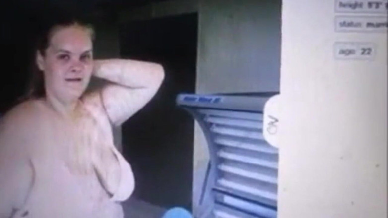 Fat House Wife: Una sexy casalinga online si incontra davvero su succhia e...