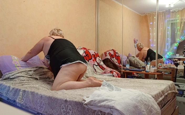 Zona901: Büyük memeli ve götlü üvey anne amına mastürbasyon yapıyor bölüm 3