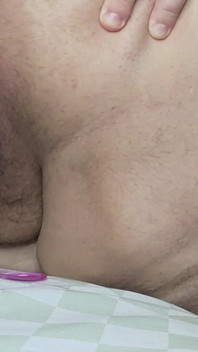 Boncukların yavaşça dışarı kaymış olduğunu hissetmeyi seviyorum