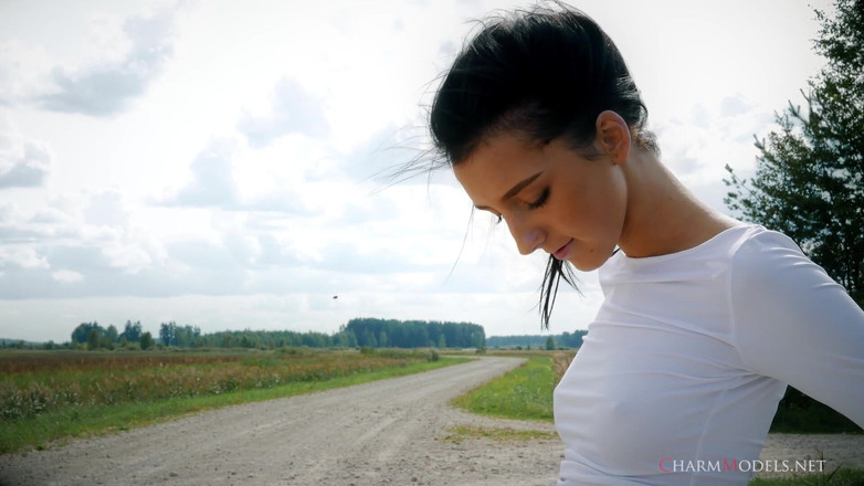 CharmModels: Sofia Z, t-shirt mouillé mouillé et tétons durs